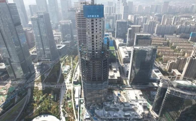 今年以来，济南cbd片区新增了2100家企业，平均每个月新增200多家。其中包括