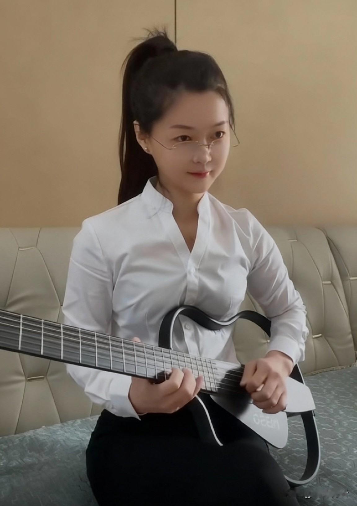 人生如同一幅长卷，能力是上面挥洒的笔墨，可以浓烈绚烂，令人惊叹。

但真正决定这