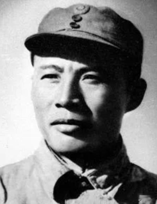 1937年，吕正操麾下一个营被日军包围，吕正操正要去营救，军长万福麟却下令：“这