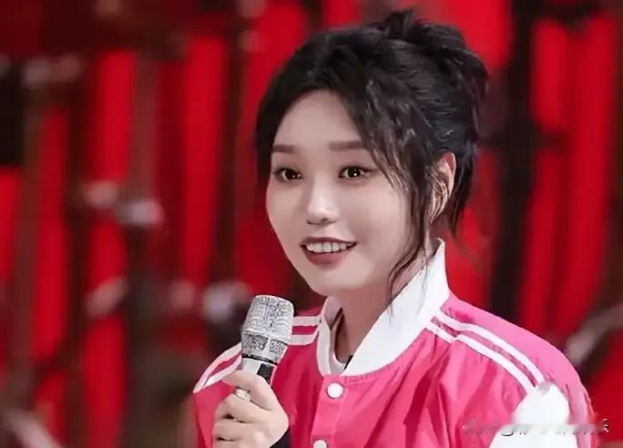 想不到李雪琴都能瘦成这样，还没有反弹，所以哪有什么易胖体质，就是不自律引起的。