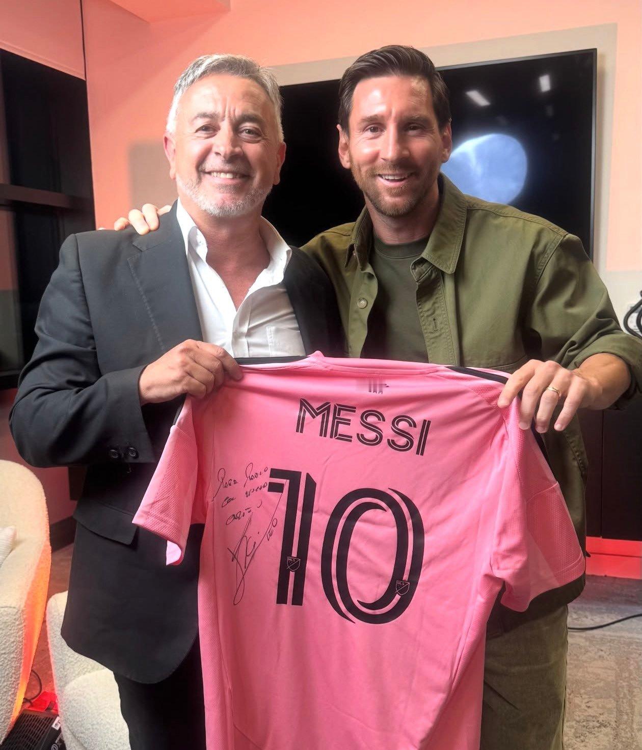 梅西与记者巴勃罗·冈萨雷斯🤝梅西