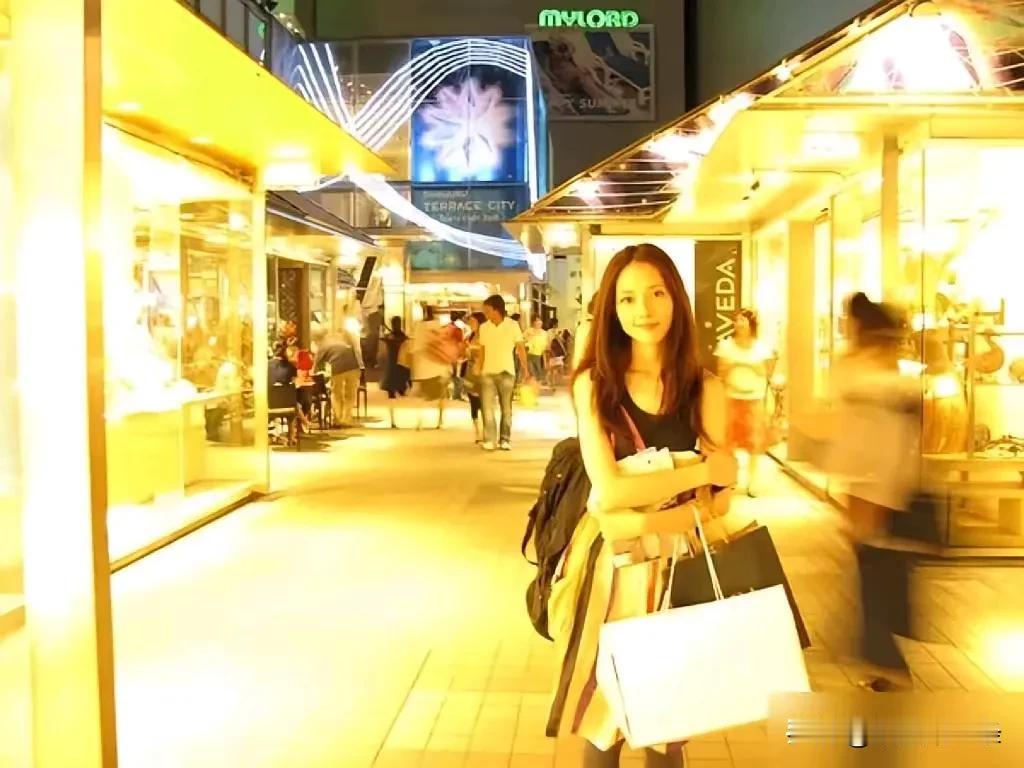 二十年前偶遇郭碧婷，本人气质超绝，白幼瘦占全了，最吸引人的是那双眼睛，特别干净特