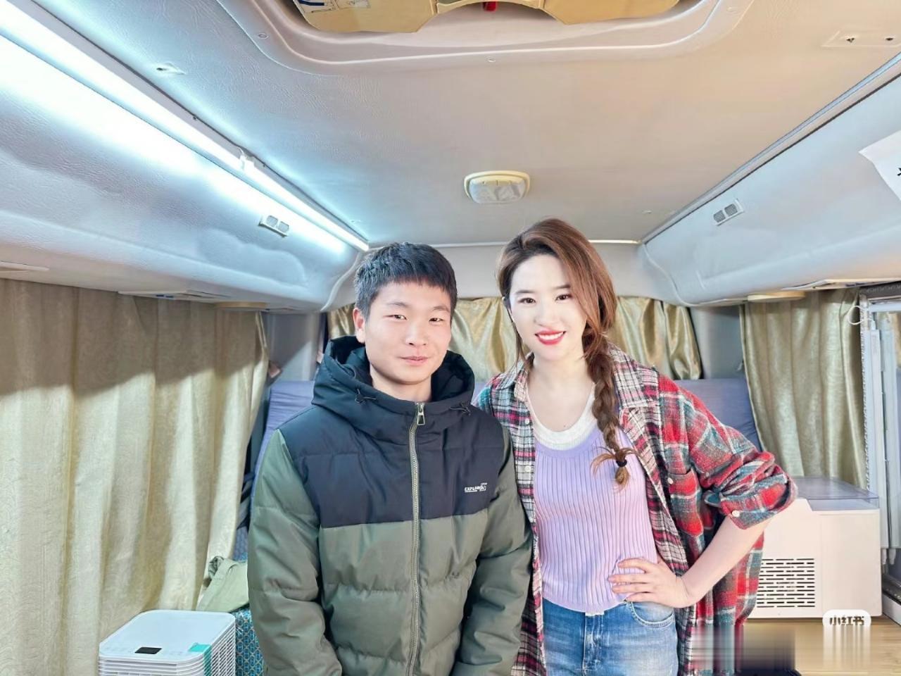 超喜欢这身私服啊！（或者黄亦玫服装）超明亮！笑起来像个小太阳[嘻嘻] ​​​
