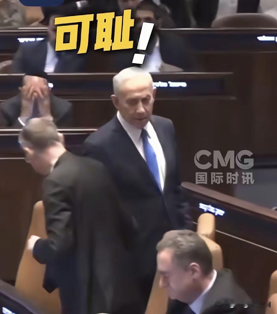 彻底撕裂！以色列议会爆发大乱斗，万人兵力缺口危急，总理为选票寒了前线军心
 
以