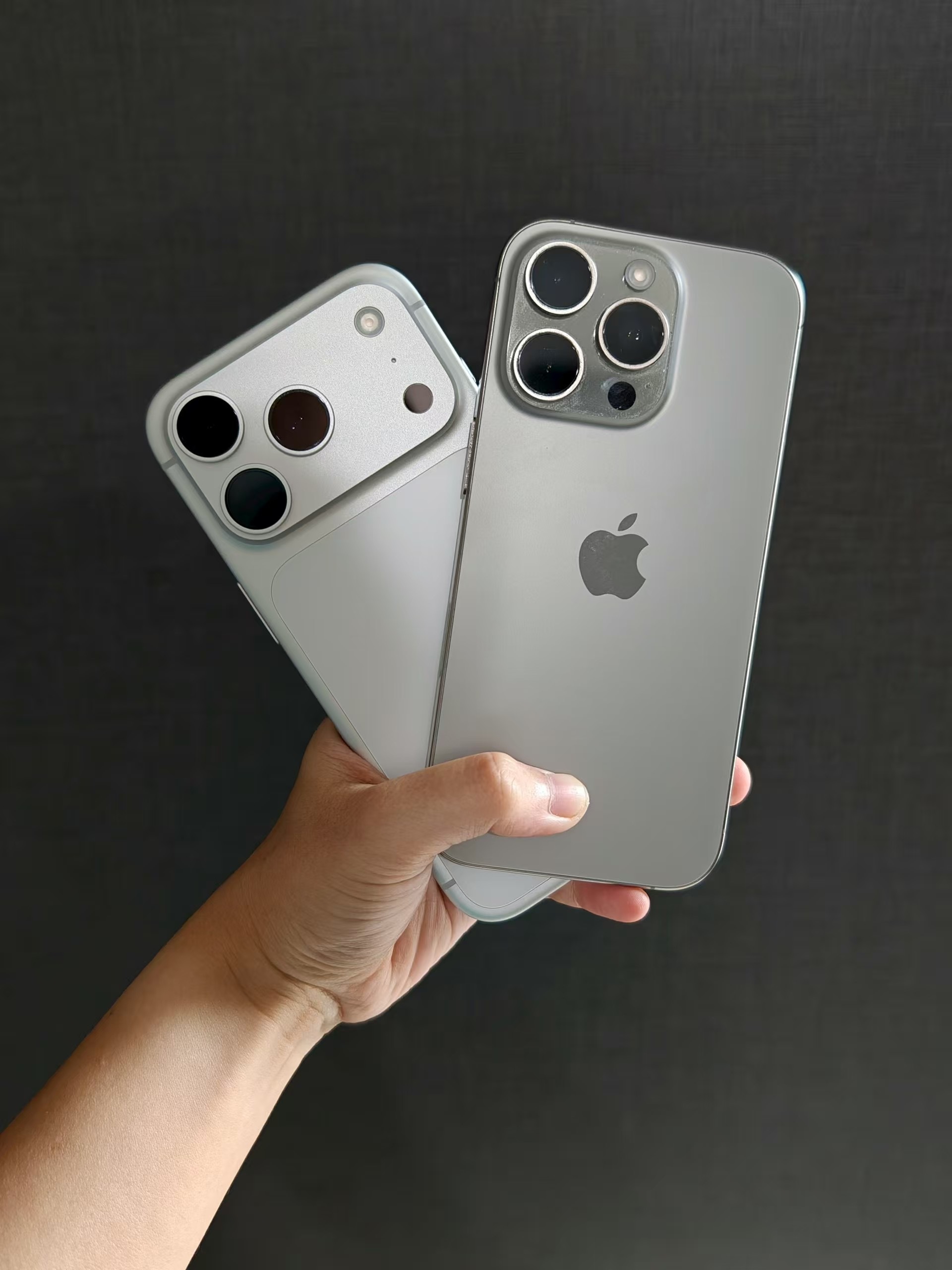 看来看去还是 iPhone 17 Pro银色更好看。我还没拿到的橙色已经不香了[