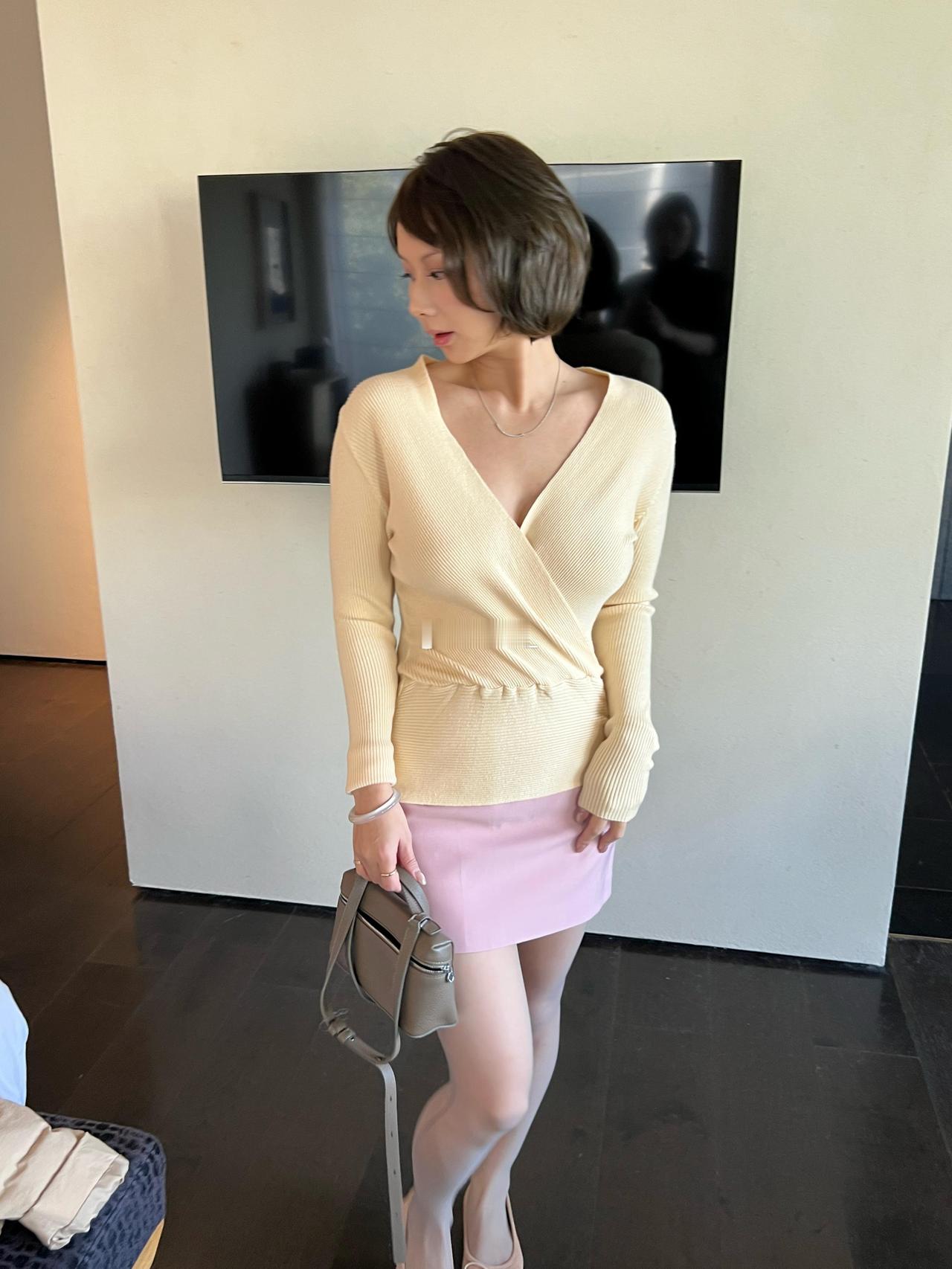 暖调浅黄，看上去很显白，暖黄佳人 黄调显白