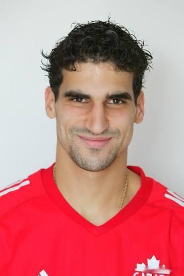 对啦，介绍下前天那条微博照片里的人哈网页链接 。他是我认识的第一个加拿大球员，叫