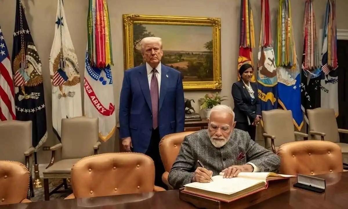 几艘本该停靠日照港的俄罗斯油轮，半道上突然折向印度新芒格洛尔港。这事儿并非俄罗斯