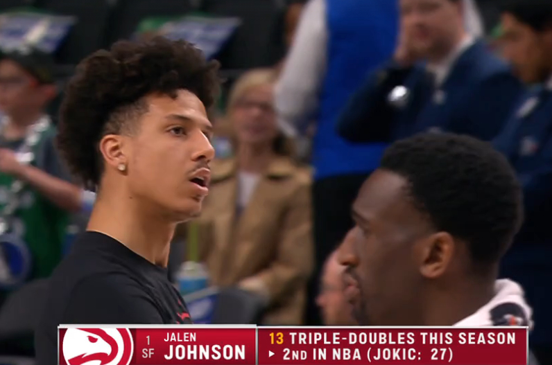 ▲本赛季老鹰球员杰伦-约翰逊已经砍下了13次三双，三双次数排名联盟第二▲第一是掘
