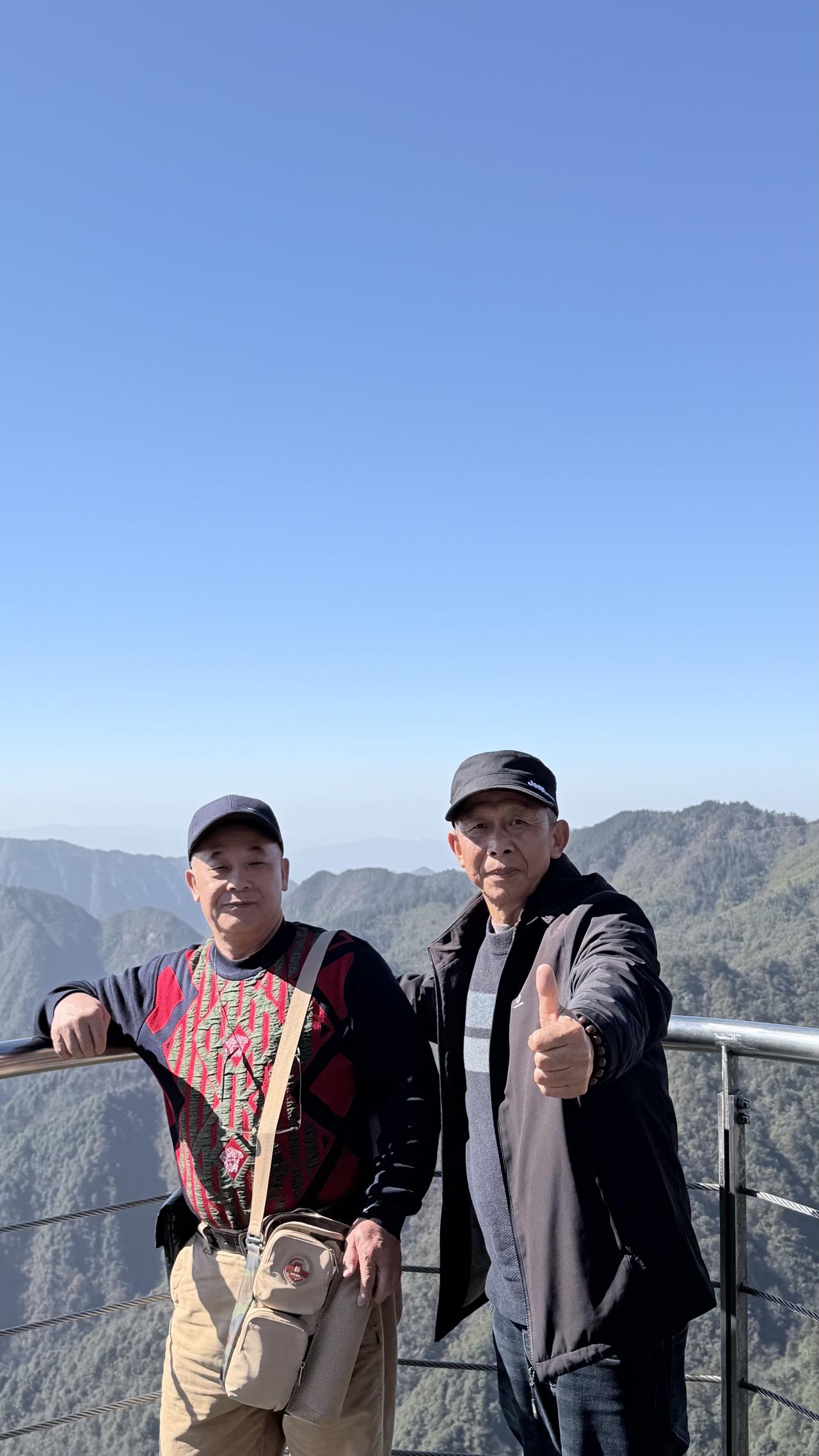 风吹云动，心亦安然，
愿往后日子，晴空万里，万事顺意