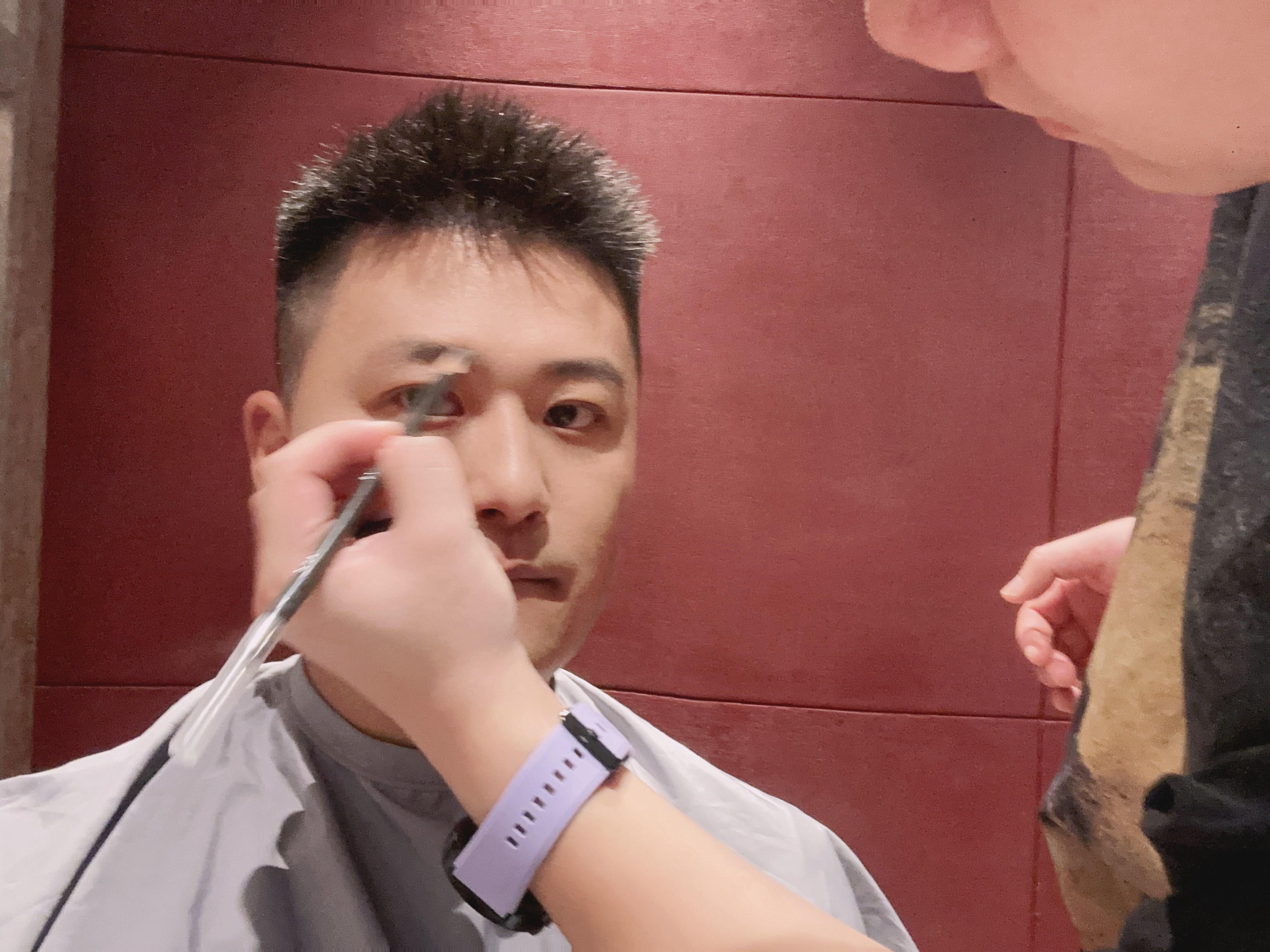 我还真是头一回接到6点半得起来化妆的活儿冲了 成都车展  ​​​