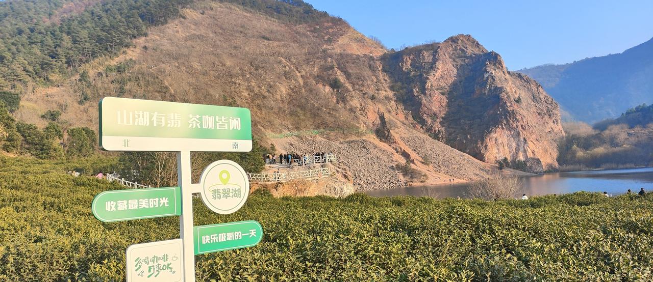 苏州翡翠湖真的是一个不错的免费景点
📍苏州 
苏州翡翠湖真的是以前山上挖翡翠的