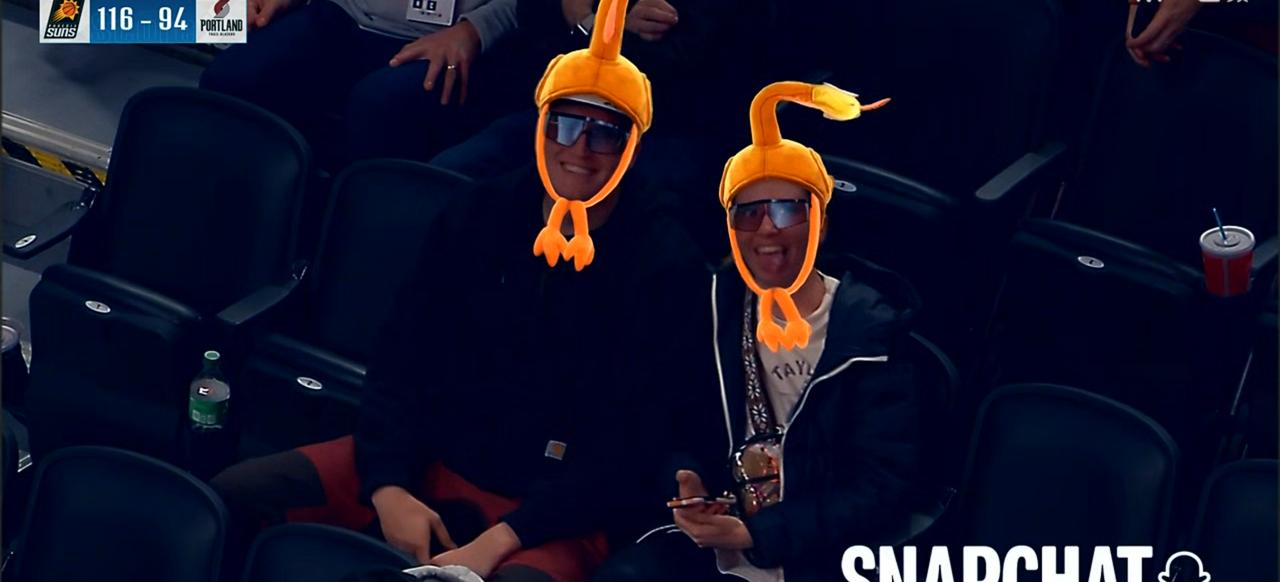 NBA现场球迷氛围那叫一个绝！杨瀚森在开拓者主场比赛后就说，第一次感受就觉得观众