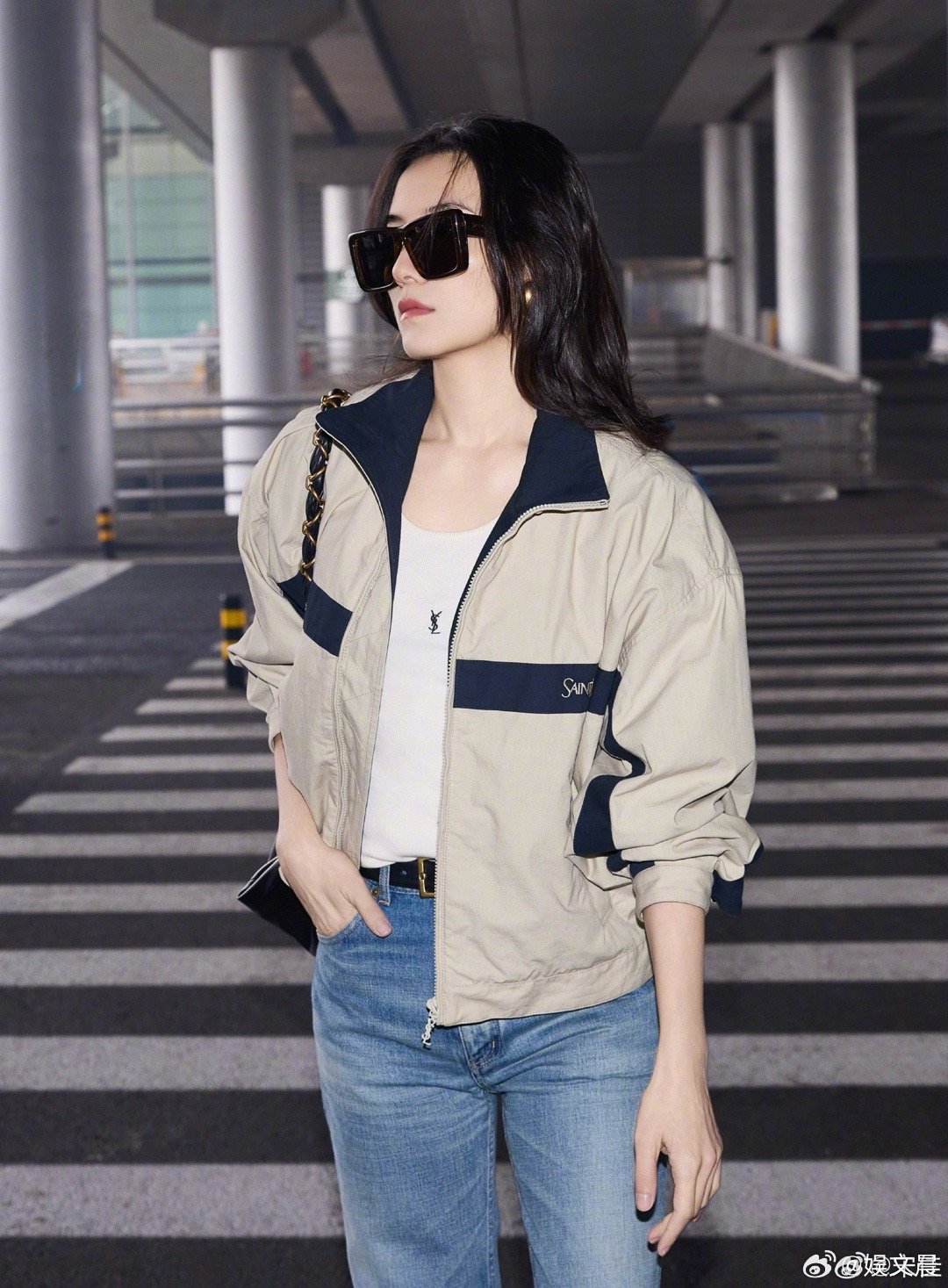 宋佳巴黎时装周出发路透 看到宋佳路透图瞬间被击中，那种漫不经心却光芒万丈的感觉太
