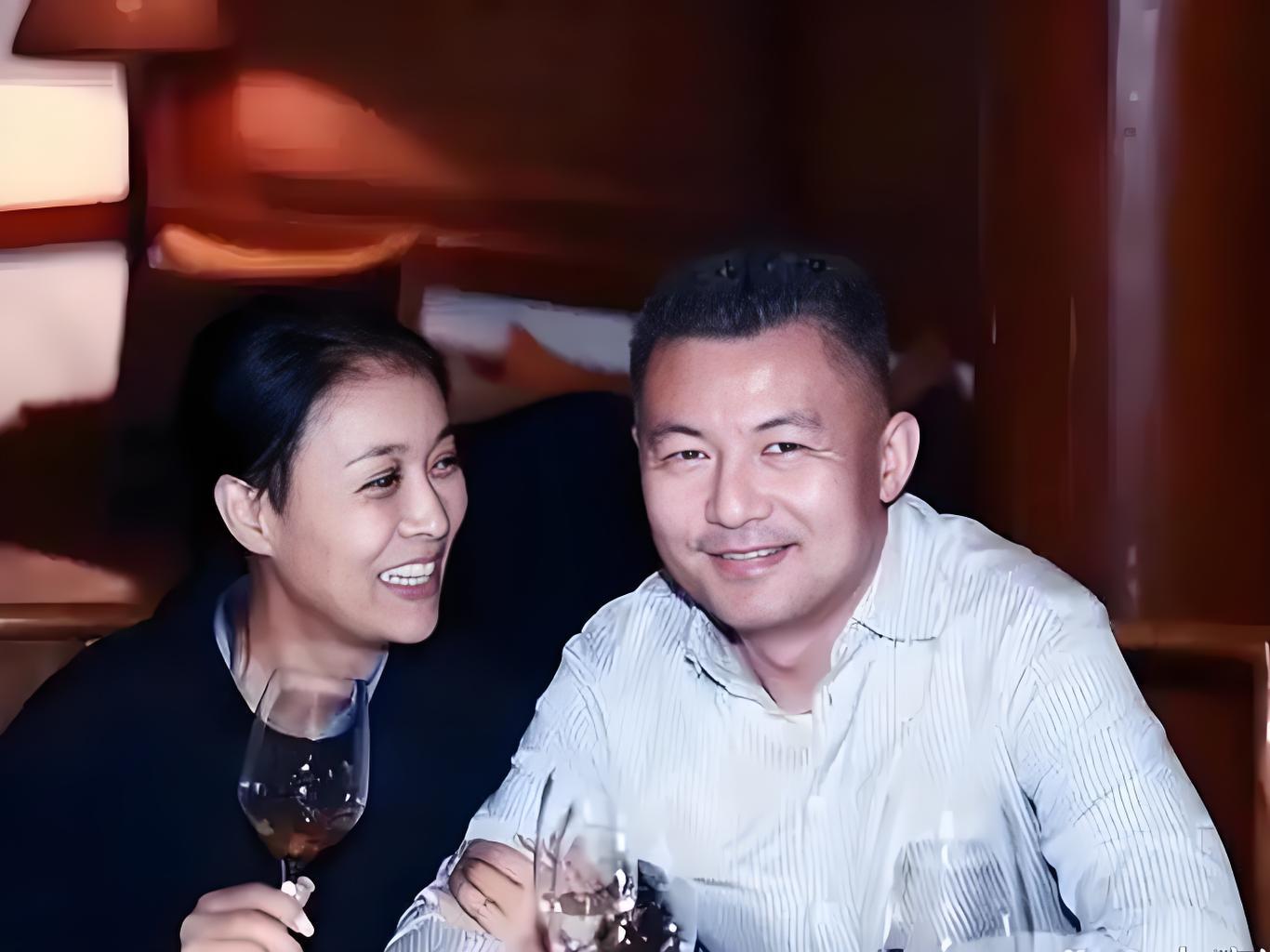 当年，那英400万开了个酒吧，谁知一个土豪过来闹事喝醉了就要那英过去陪...