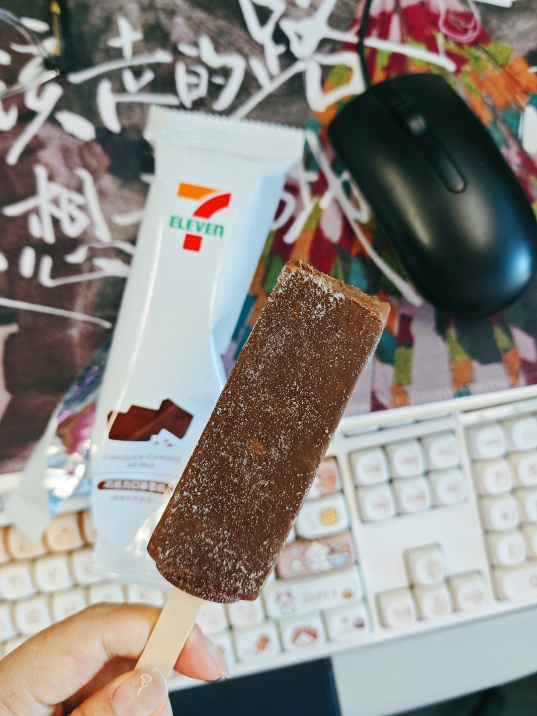 尝尝711劣爆了雪糕到底啥味儿😋 