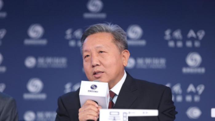 “这才是真专家！”经济学家吴晓求教授说：“老百姓都没收入了，还在刺激消费！这种做