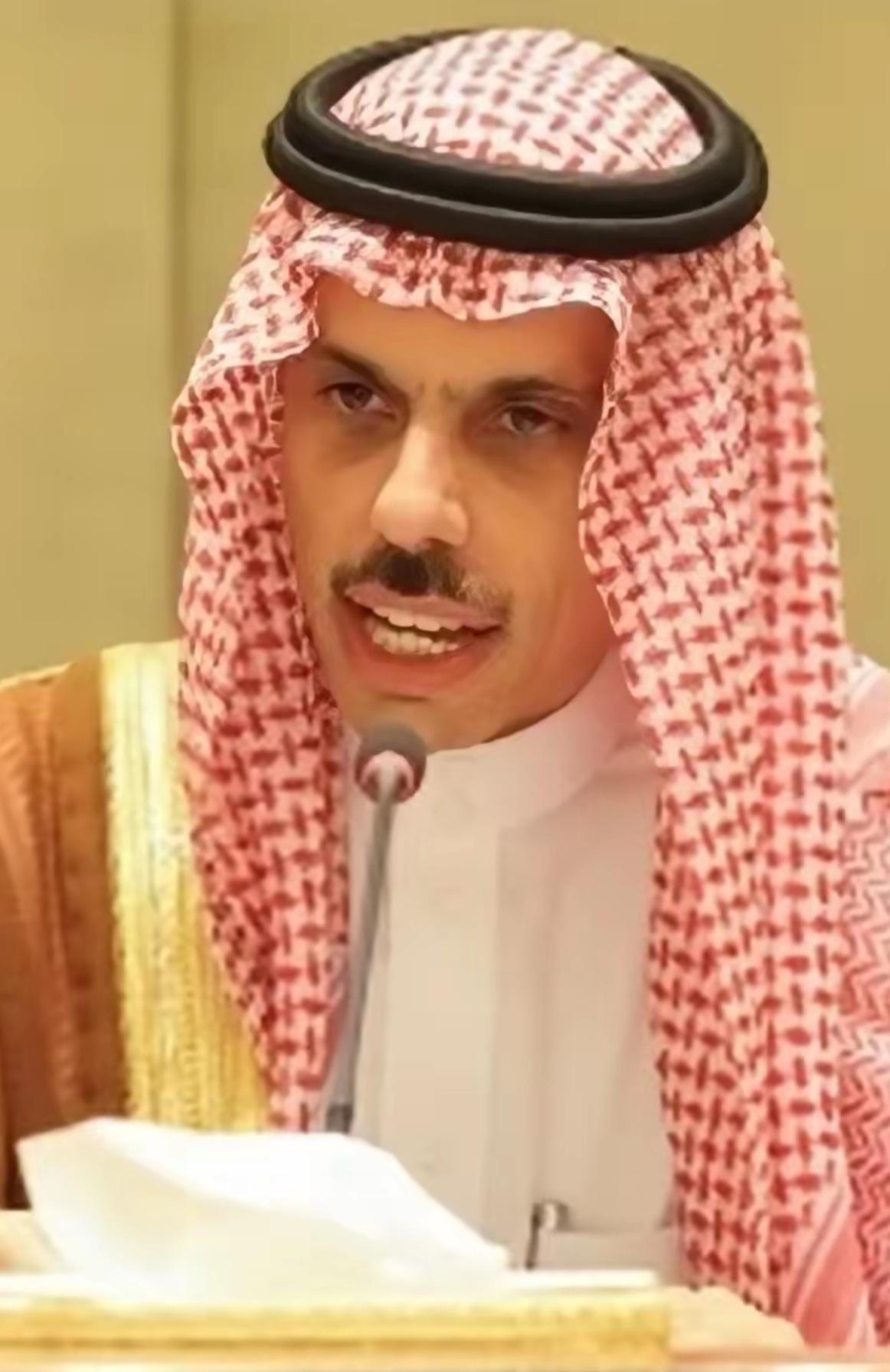 💥 导弹擦着外交官头顶飞过！沙特怒斥伊朗“蓄意挑衅”

利雅得现场：就在沙特外