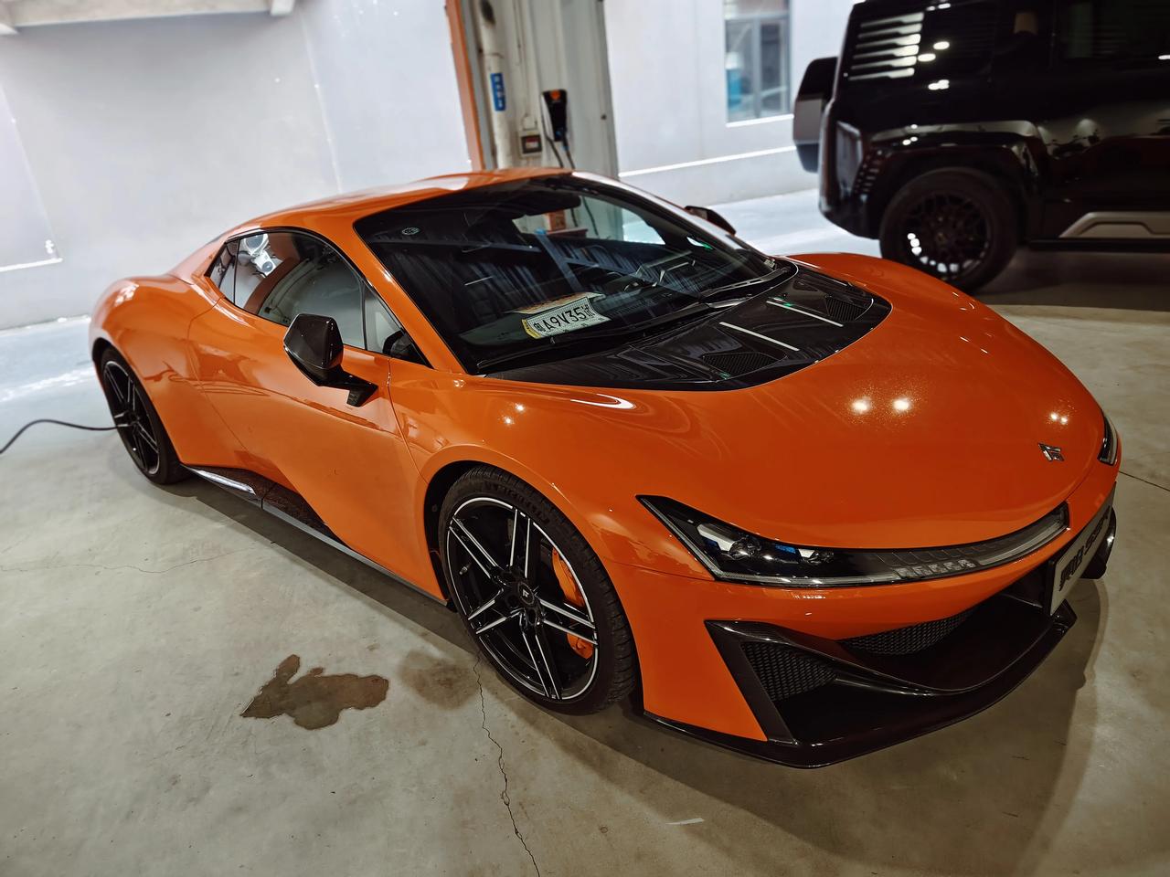大家早安！车库里又来了一台“大家车色系”的车——昊铂SSR，三电机1224匹马力