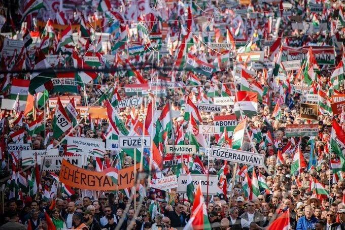 星期天，悲情布达佩斯，匈牙利人的民族自尊心爆棚，“我们绝不会成为乌克兰的殖民地！