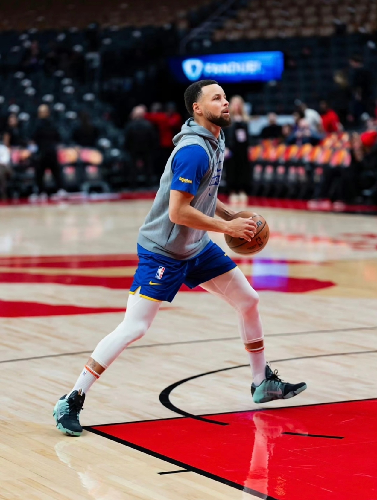 刚发现库里今天上脚的是科比生涯最后一次参加全明星赛上脚的Kobe11北极光配色借