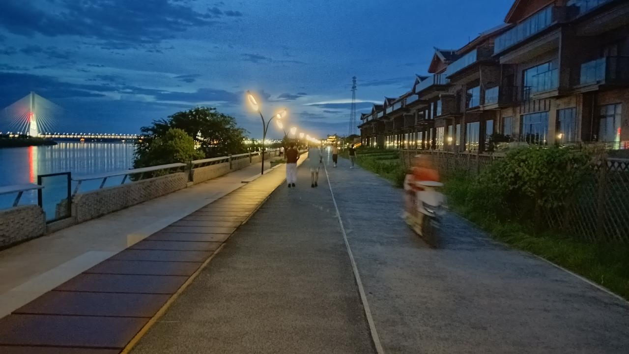 此片江景别墅，挡次高，与窑湾景区为邻，为何购房者寥寥无几。
湘潭窑湾至15总沿江