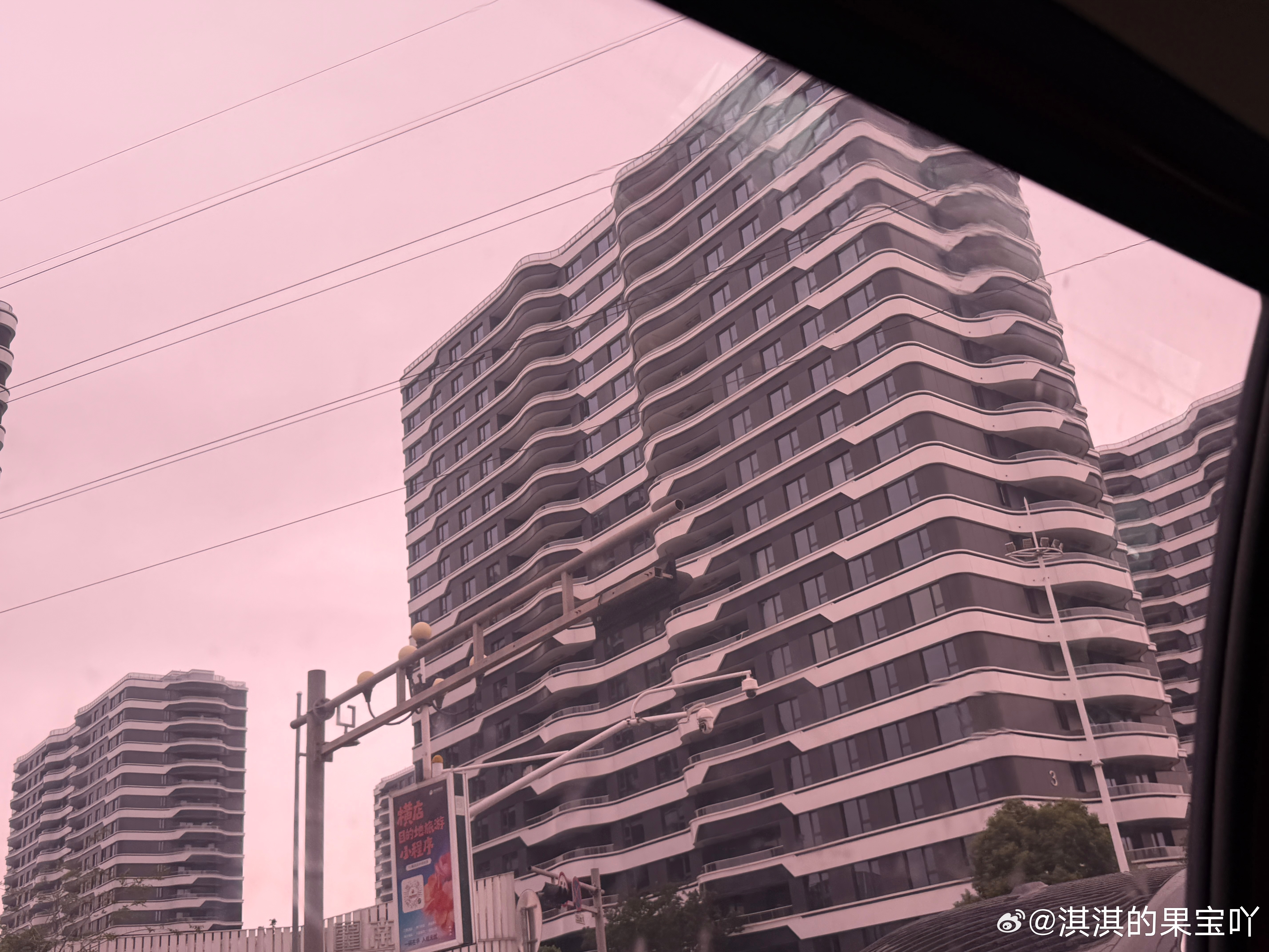 为什么发什么都没有ss？耗子是不是又不正常了今天闲着无聊去横店溜达了一圈！给你们