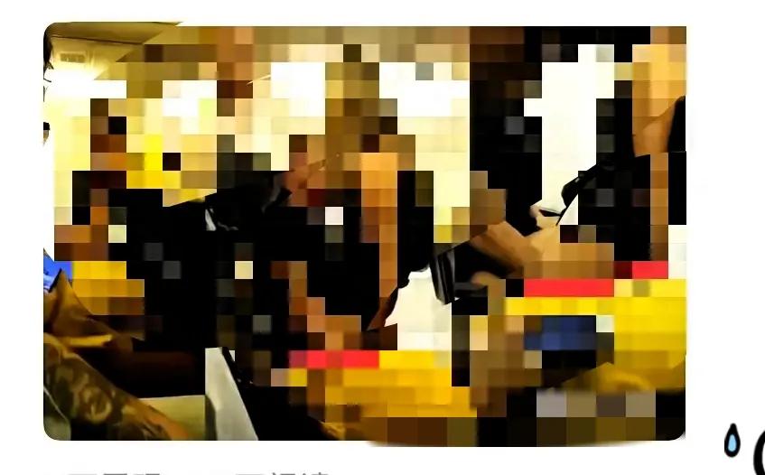 这对美国夫妇是疯了吧！在飞机上就敢乱来，居然还当着自家孩子的面，被当场拿下真是一