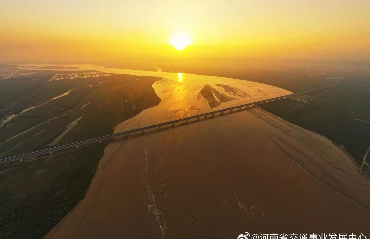 傍晚的阳光特别温柔，就像你的笑容一样，晚安