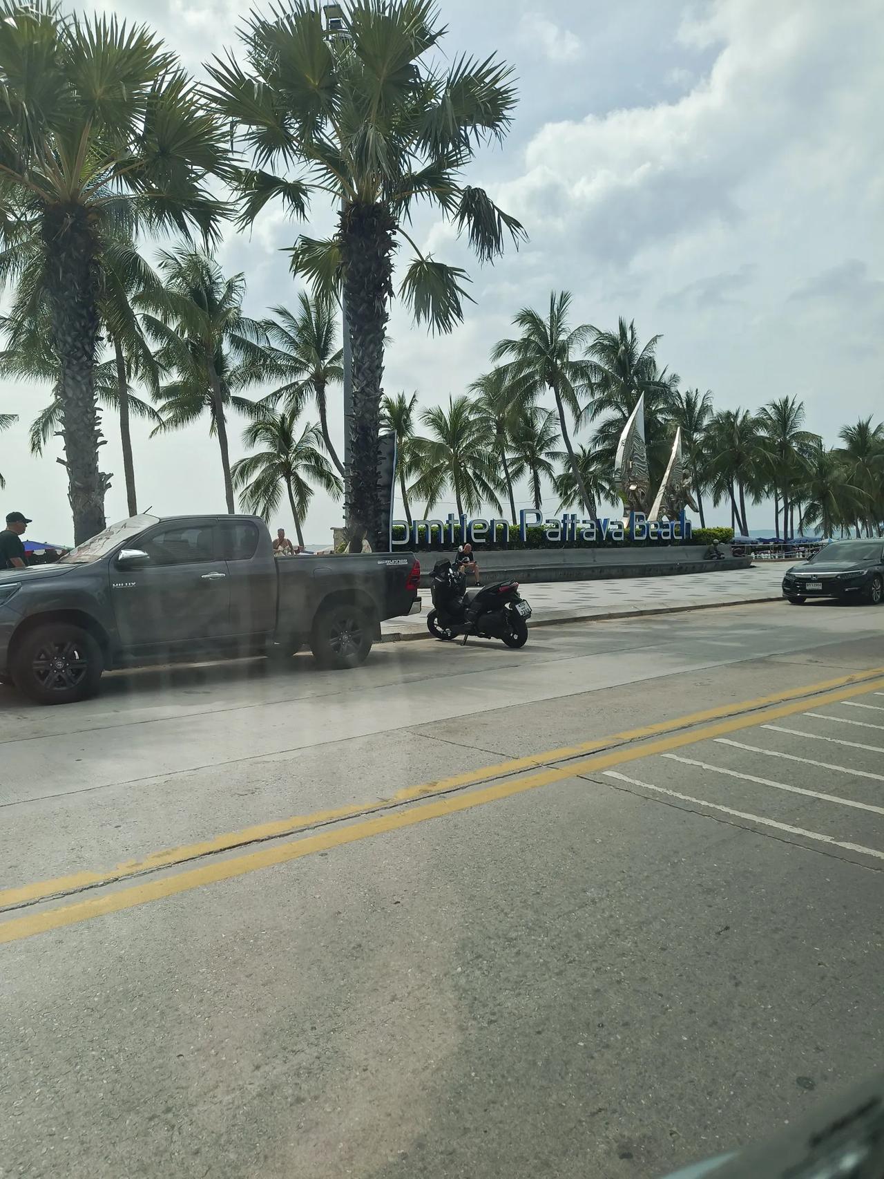 受抖音蛊惑，一个人来了一次说走就走泰国之旅，首先买了从北京—曼谷的机票，从淘宝上