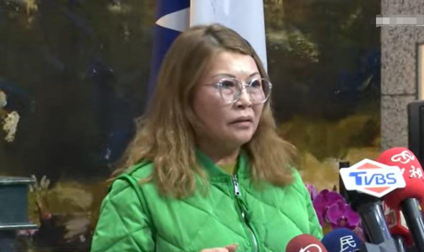 何鹰鹭宣布退出国民党

日前因宣传“统一”而遭国民党考纪会停职的陆配中常委何鹰鹭