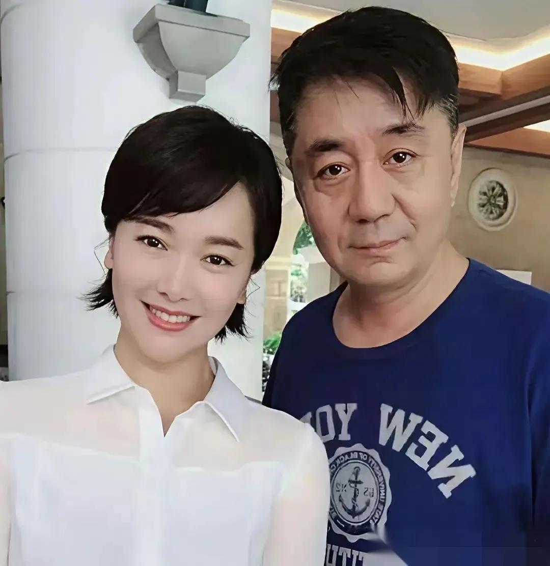 2010年10月，左小青与比自己大二十岁的高权健在上海和香港两地举行了婚礼，20