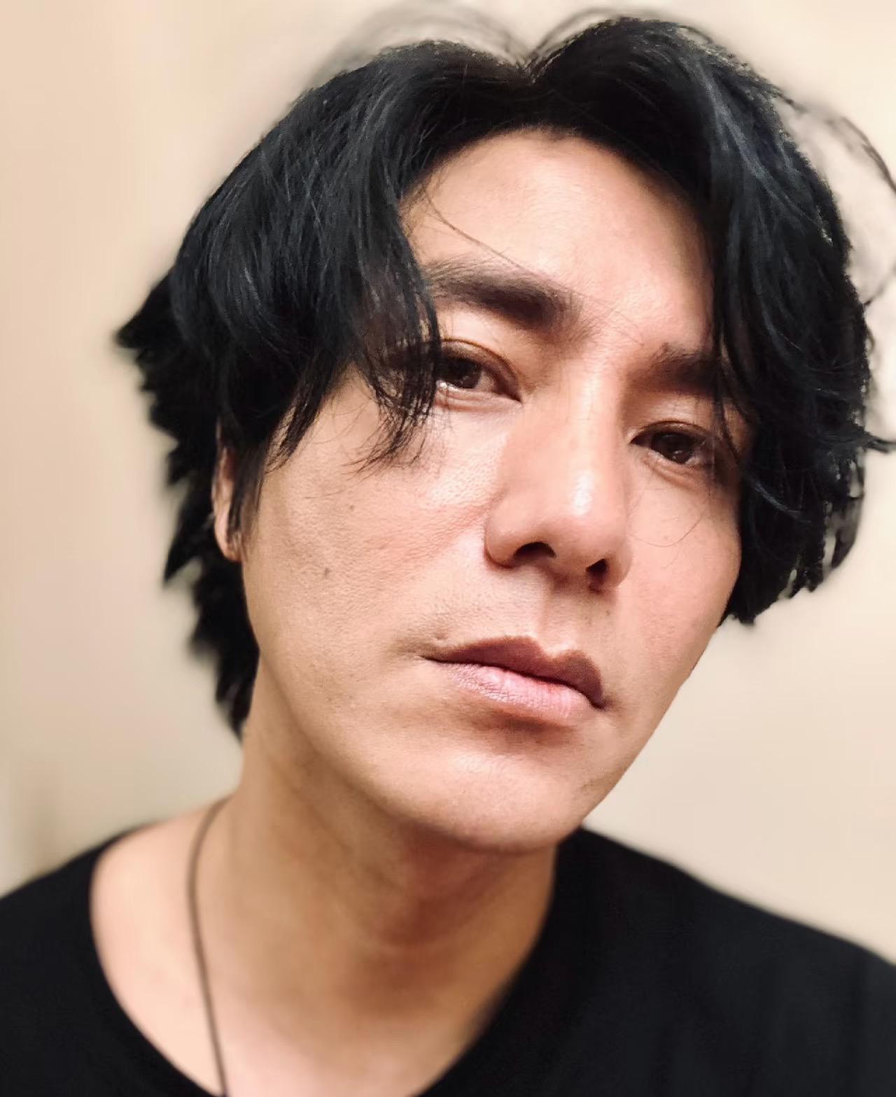 大家发现了吗?
杨坤越来越不对劲了。
明明他都已经50多岁了，但他却变得越来越接