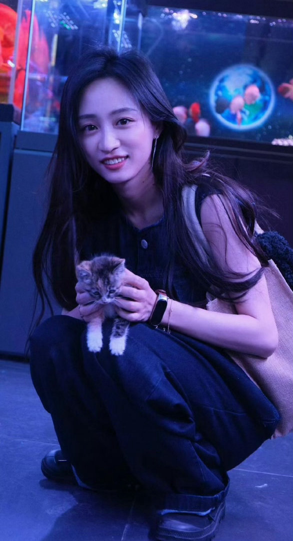 黄婷婷最想和郝蕾合作无限超越班黄婷婷说，女团传递正向情绪，演员要面对所有情绪。从