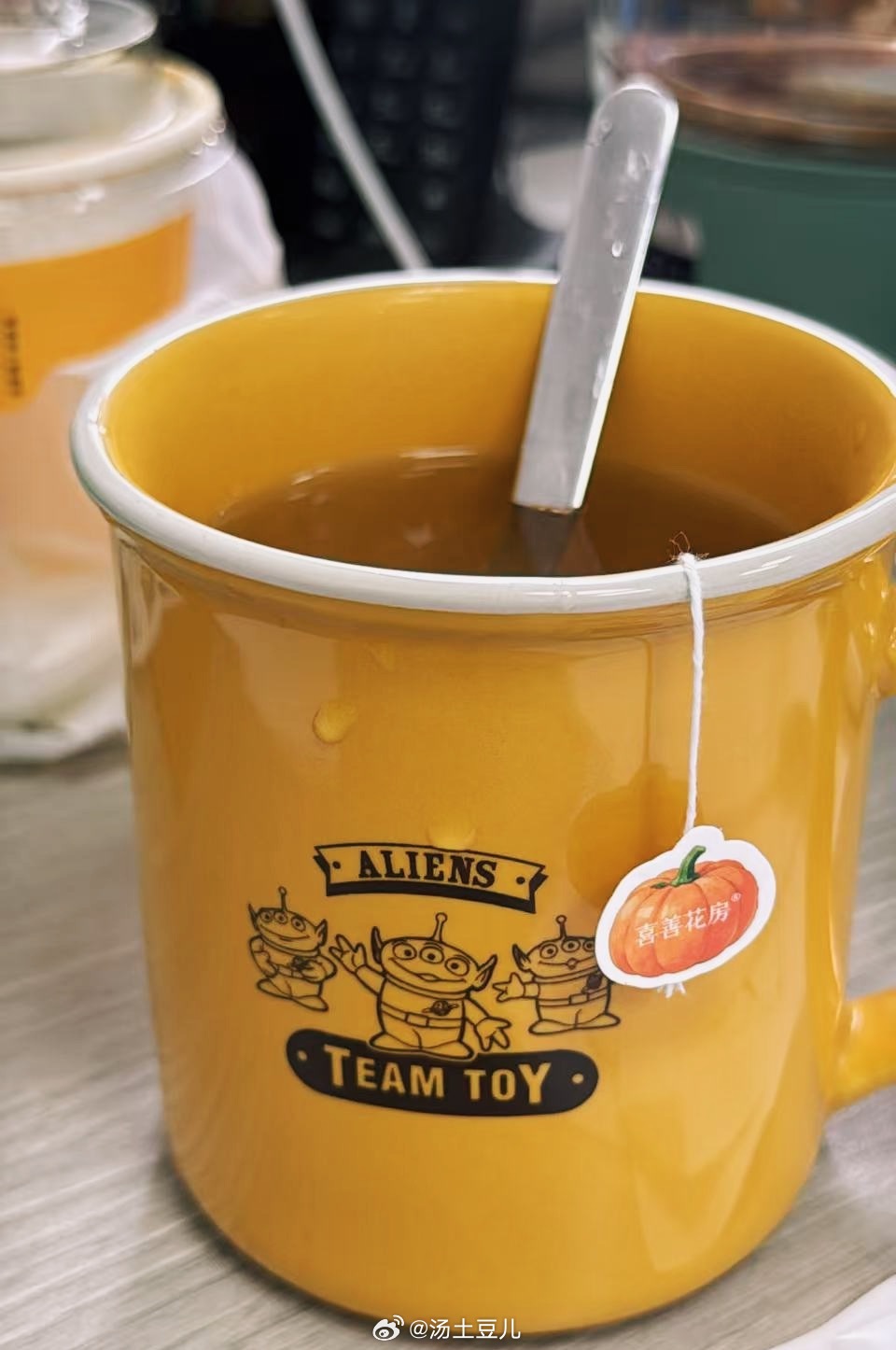 赶走水肿日常：南瓜茶配一切🎃无糖0卡却有一股焦糖南瓜香味，能让我多喝水 