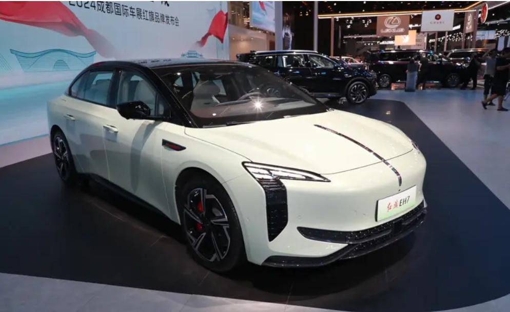【2024成都车展：红旗EH7荣耀版售22.98万元起】在今日开幕的成都车展上，