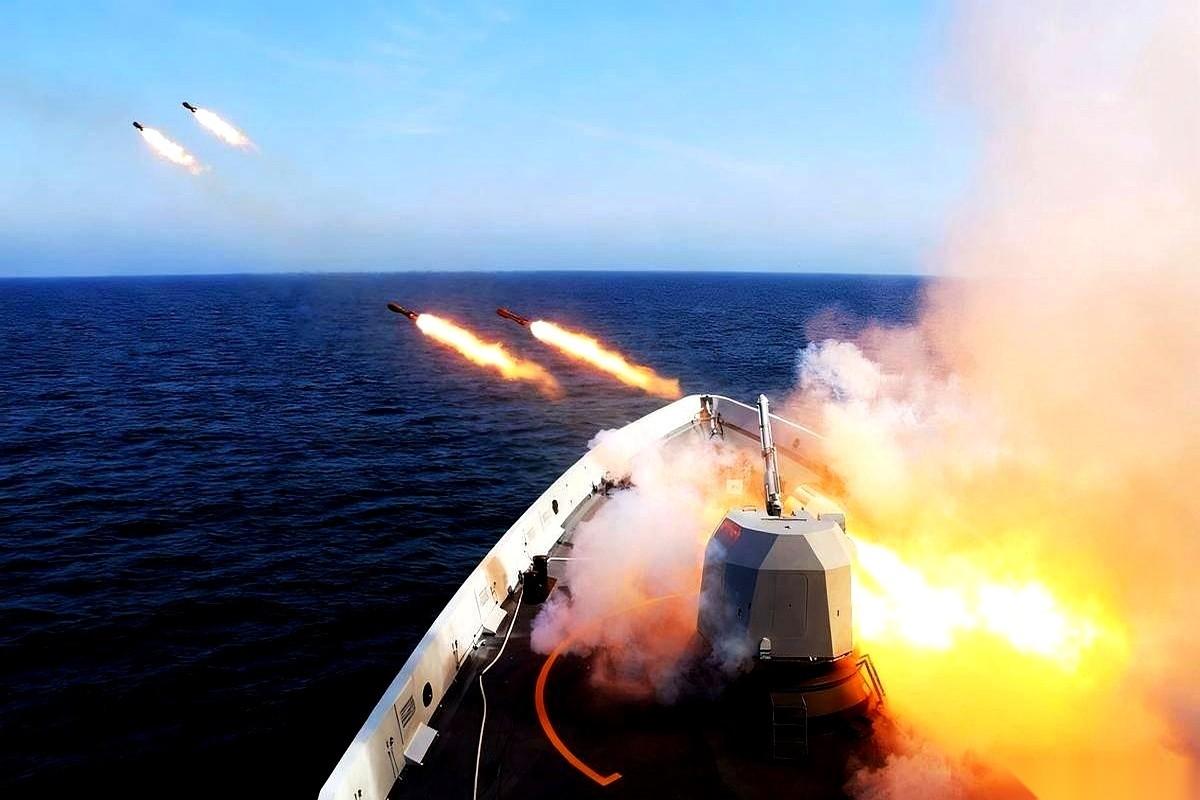 湛江海事局发了通告，9月14日到20日，南海部分海域要进行实弹射击。
这次演练不