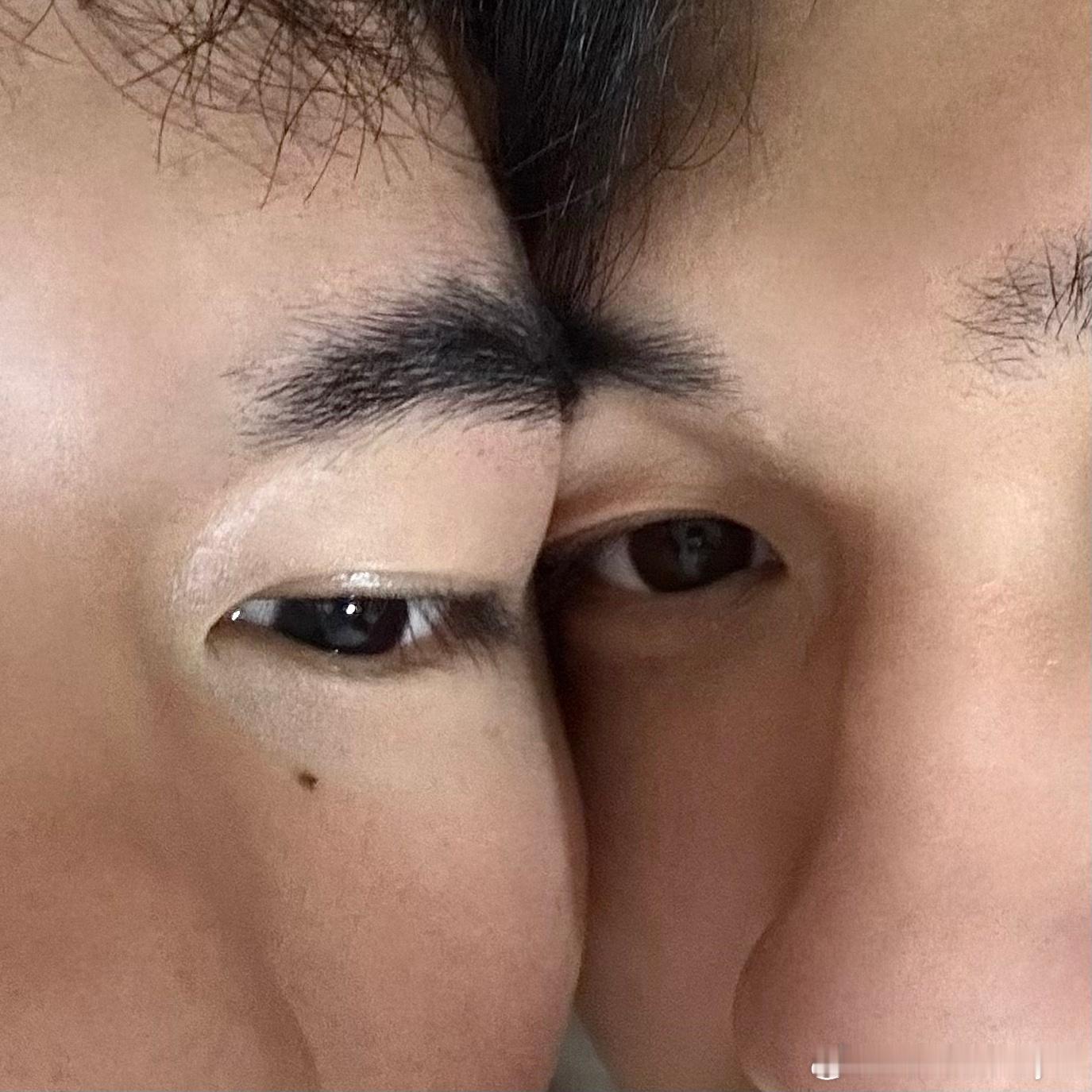 所以说亲多了 两个人的眉眼会越来越像 ​​​