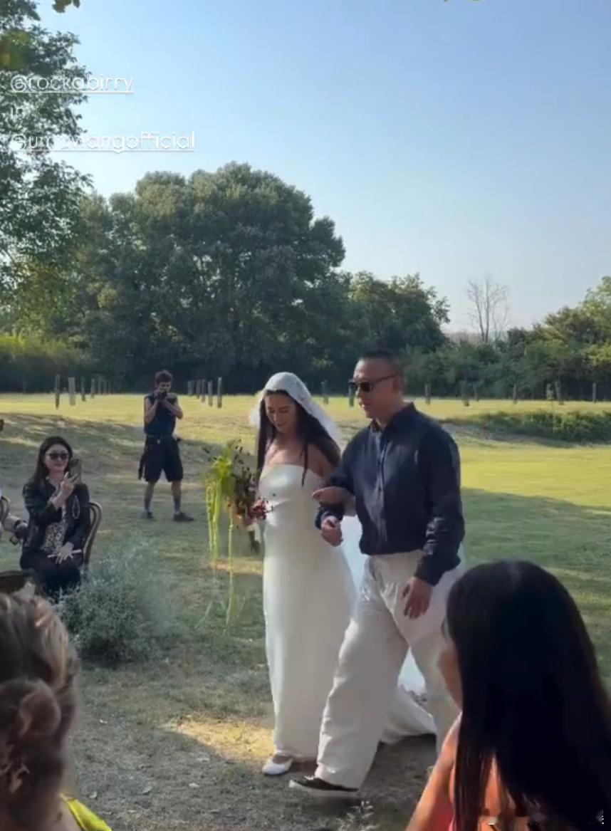 姜文女儿孕肚姜文女儿怀孕 21日晚，姜文女儿姜一郎对镜自拍秀出孕肚，宣布怀孕喜讯