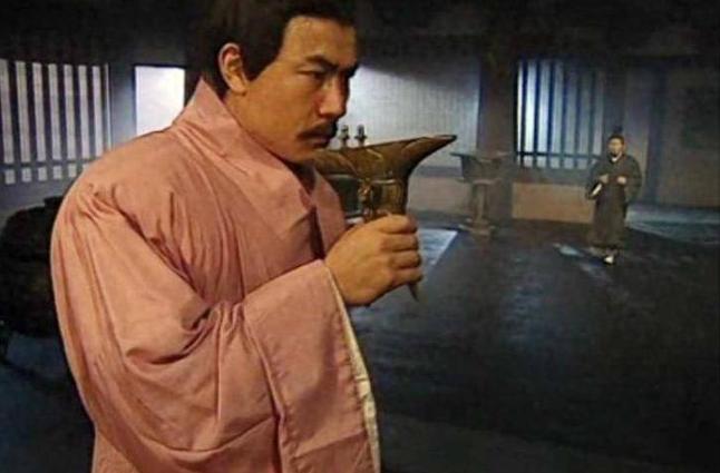 曹戴伯在历史上几乎被人遗忘，他靠着弑杀兄长登上国君之位，却为何能安稳执掌国政长达