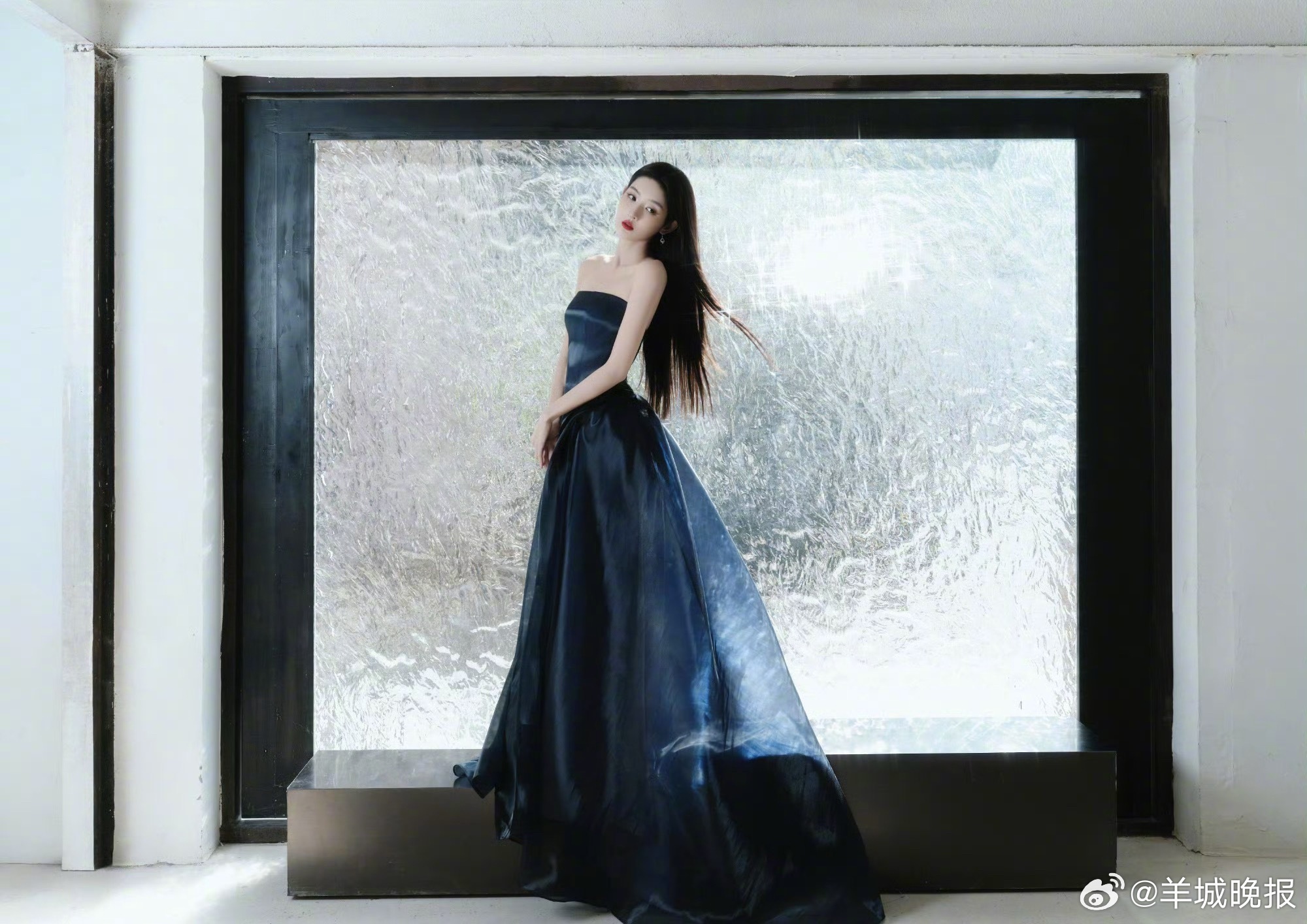 【金鸡奖红毯正式开始，哪位明星让你觉得惊艳？】15日，第38届中国电影金鸡奖红毯