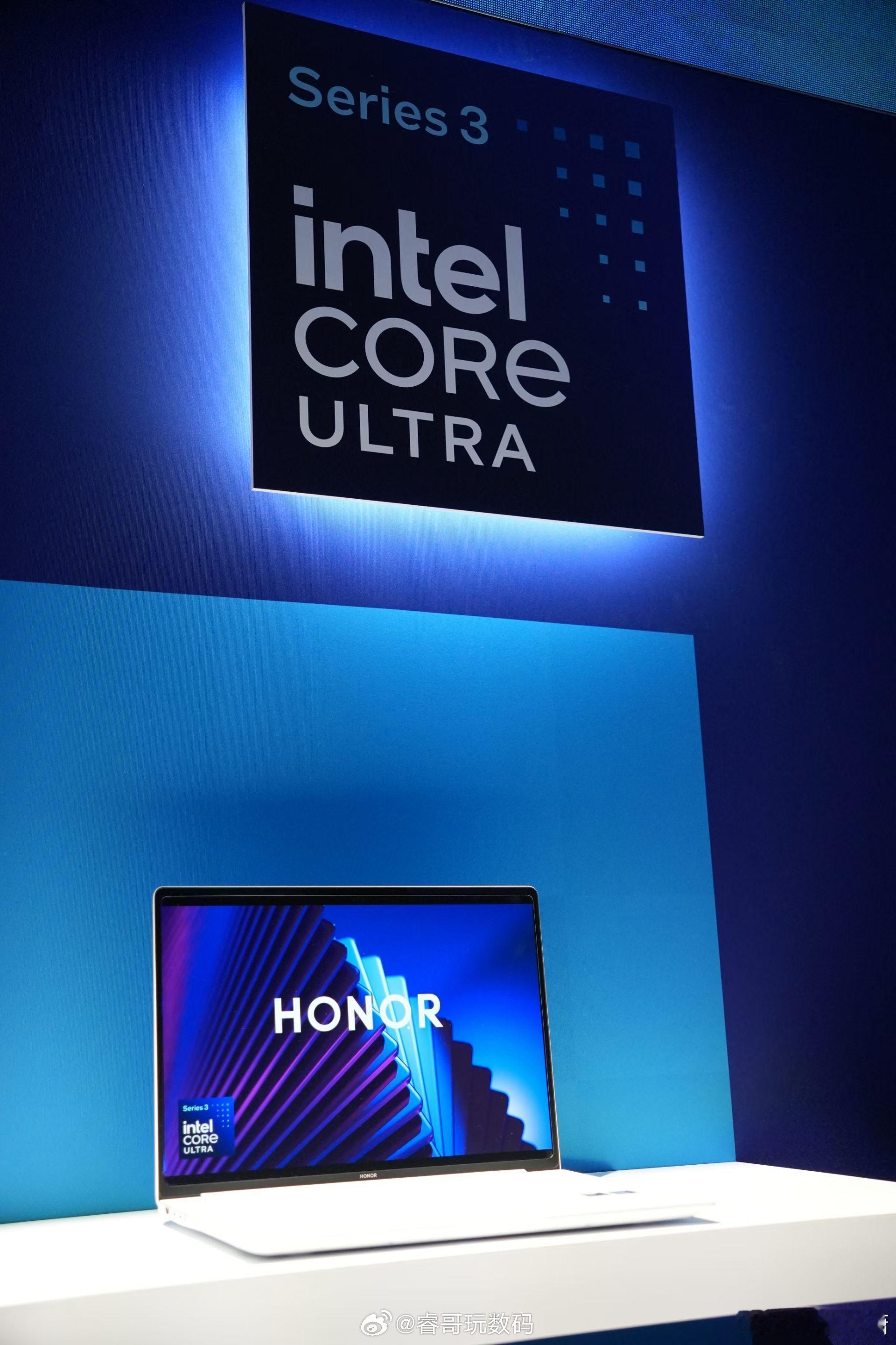 搭载全新Intel Core Ultra 300系列的荣耀MagicBook P