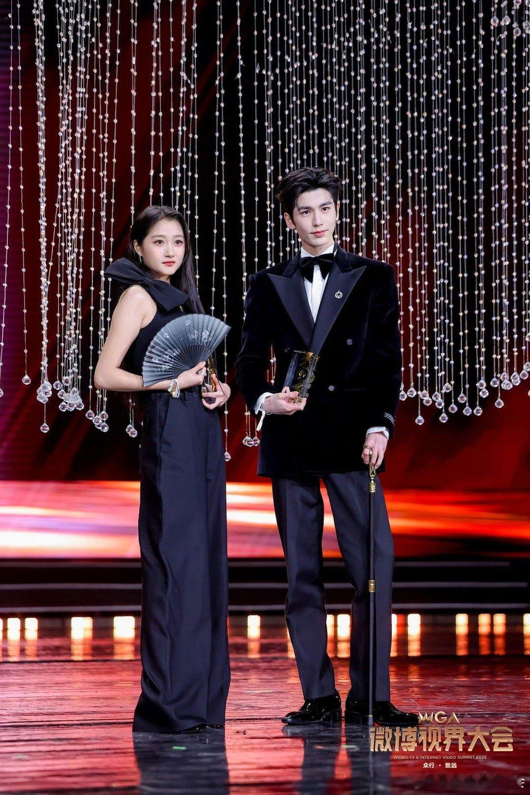 关晓彤张凌赫好长的两条人对我的眼睛太好了[期待] ​​​