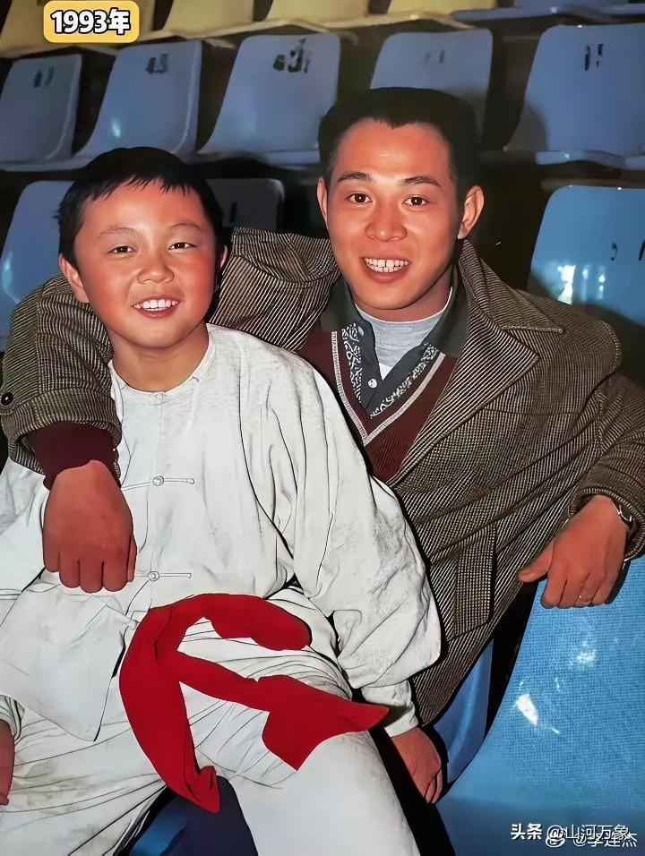 只要认识照片上这两个人的，我相信大家都在四十岁以上了，其实他们也是我们从童年到结