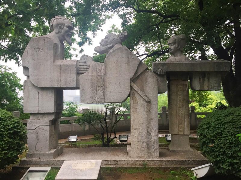 洒脱咖啡0Zz的这首《知音.一》意境绝佳！画舫横卧江上，有人悠然抚琴，那泠泠弦音