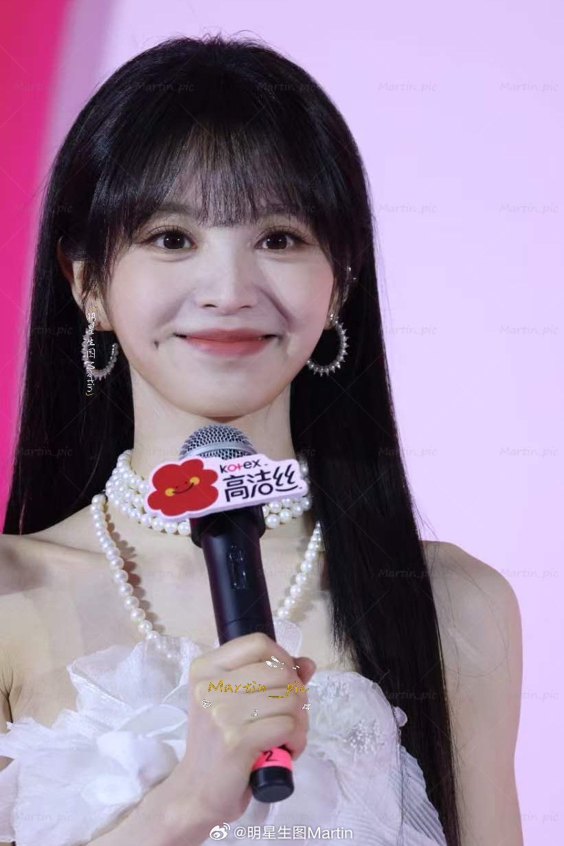 田曦薇 田曦薇高洁丝活动生图每日一田又是被美到的一天田曦薇展示腮红 txw 田曦