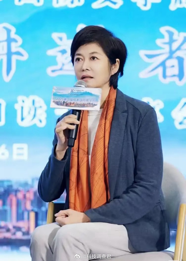 敬一丹去世我最喜欢的女主人之一那时候经常看焦点访谈、经济半小时和东方时空没想到时