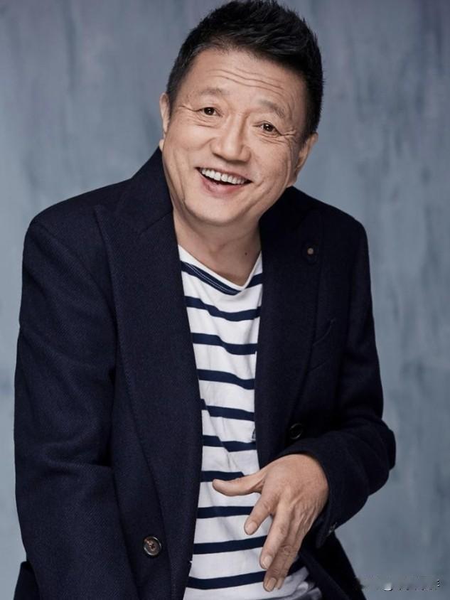 演员秦焰走了，
看到他的死因，我破防了，
他既不是意外事故离世，也并非寿终老去，