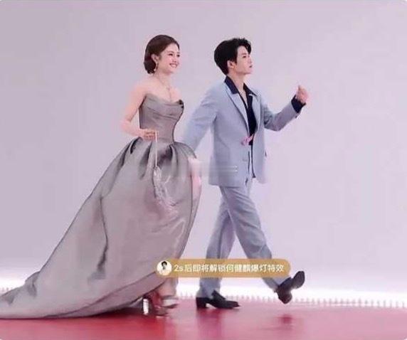 就让檀健次和鞠婧祎一起出场不行吗这搞得人很尴尬啊 