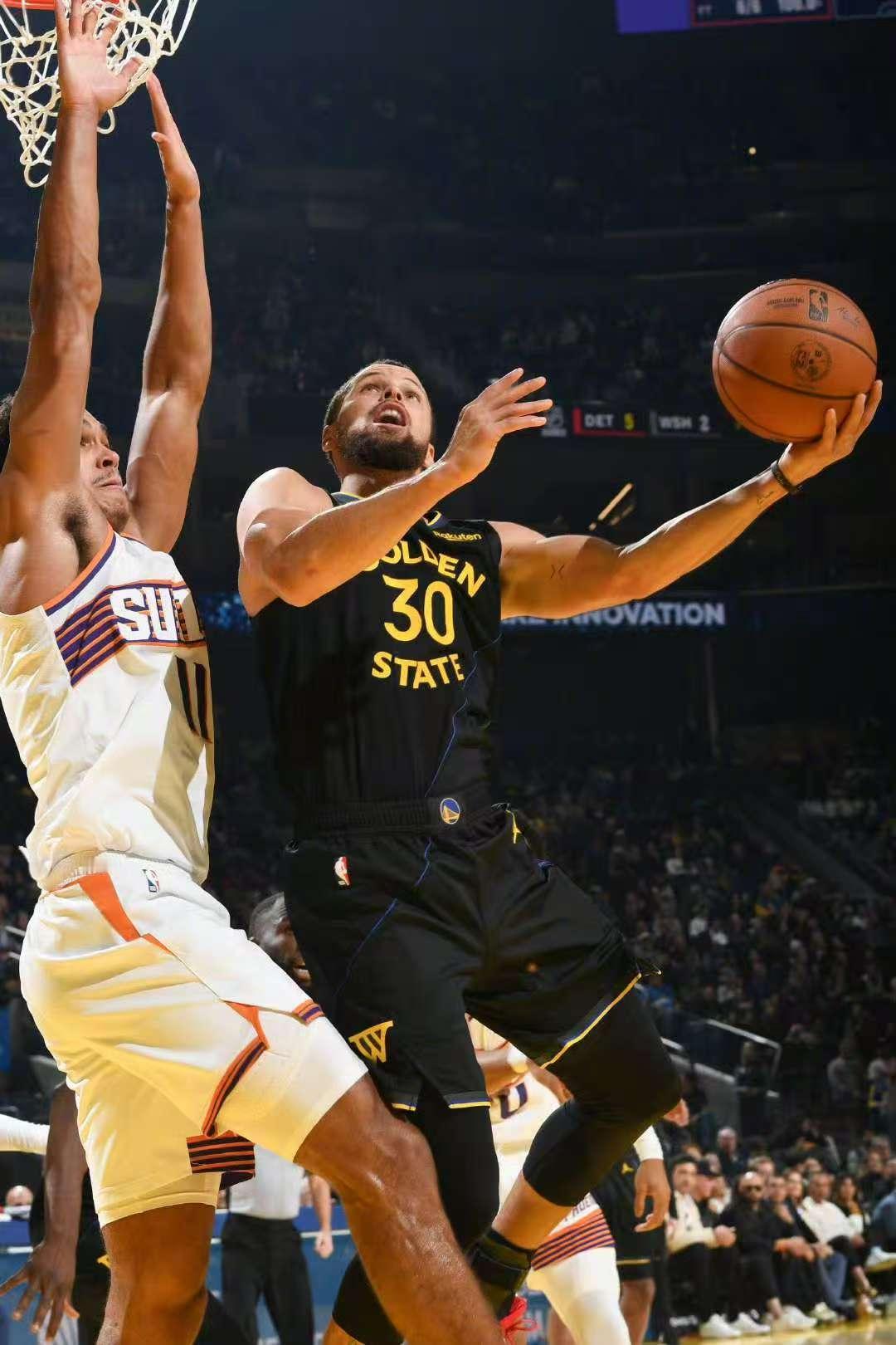 今天，勇士官推发布消息称，本赛季球队已经完成了152次扣篮，共为勇士社区基金会筹